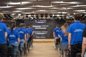 В день освобождения Мариуполя активисты встретилась с председателем «Молодой Гвардии» Антоном Демидовым