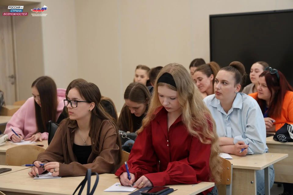 Жители Мариуполя открывают для себя новые горизонты вместе с Президентской платформой Жители Мариуполя открывают для себя новые горизонты вместе с Президентской платформой