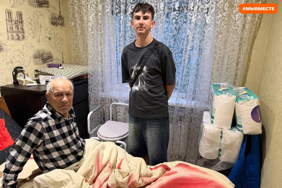С любовью к каждому. Мариупольский штаб #МЫВМЕСТЕ совместно с сотрудниками Управы Жовтневого внутригородского района города передали подгузники пожилым и маломобильным жителям Мариуполя С любовью к каждому. Мариупольский штаб #МЫВМЕСТЕ совместно с сотрудниками Управы Жовтневого внутригородского района города передали подгузники пожилым и маломобильным жителям Мариуполя
