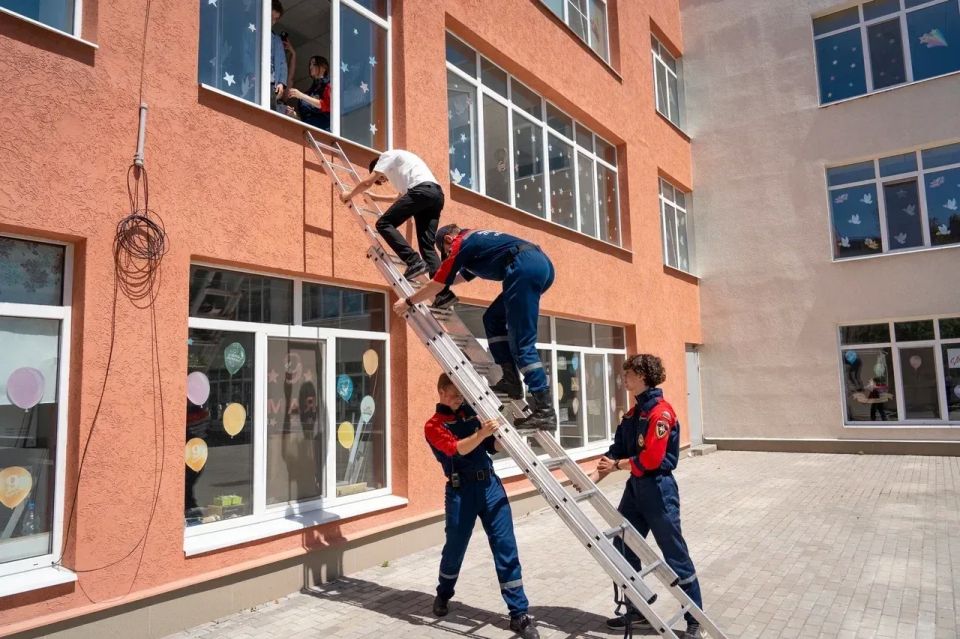 В образовательных учреждениях Мариуполя продолжаются мероприятия проекта «Школа антитеррора» В образовательных учреждениях Мариуполя продолжаются мероприятия проекта «Школа антитеррора»