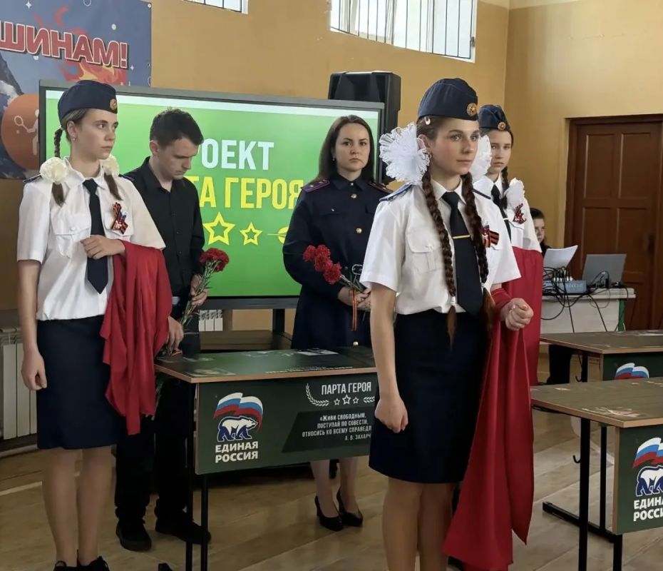 В Донецке офицеры СК приняли участие в торжественном открытии двенадцати ученических столов в рамках проекта «Парта Героя» В Донецке офицеры СК приняли участие в торжественном открытии двенадцати ученических столов в рамках проекта «Парта Героя»