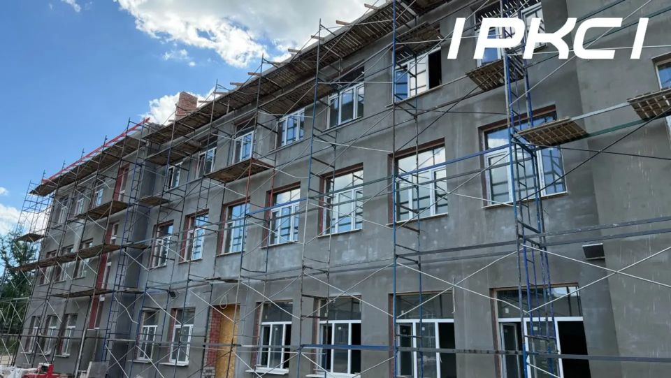 В Мариуполе продолжают восстанавливать одну из старейших школ города В Мариуполе продолжают восстанавливать одну из старейших школ города