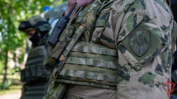 В ДНР спецназ Росгвардии проверил школьные территории накануне последнего звонка