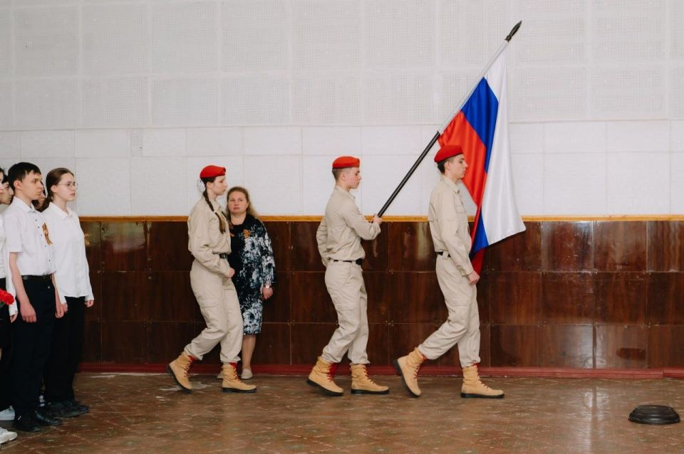 Ирина Куксенкова: В донецких школах №125 и №126 вместе с Единой Россией мы торжественно открыли Парты Героев — символ нашей благодарности тем, кто отдал жизнь за Родину, за наше будущее, за возможность детей учиться под... Ирина Куксенкова: В донецких школах №125 и №126 вместе с Единой Россией мы торжественно открыли Парты Героев — символ нашей благодарности тем, кто отдал жизнь за Родину, за наше будущее, за возможность детей учиться под...