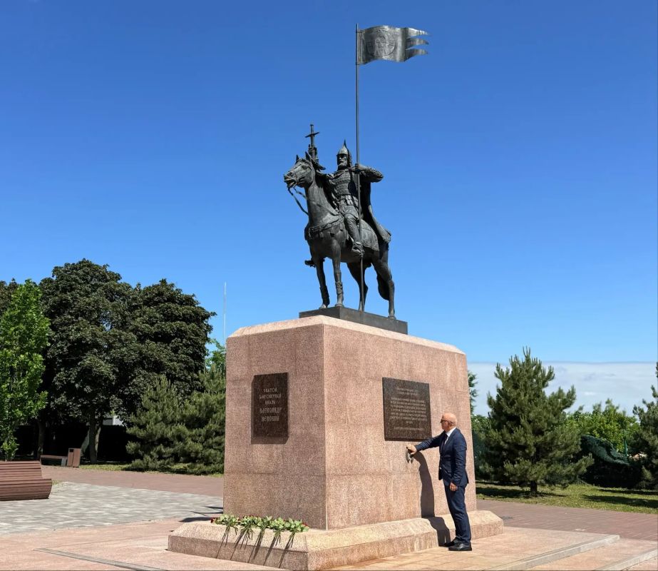 С Днём рождения, Санкт-Петербург! С Днём рождения, Санкт-Петербург!