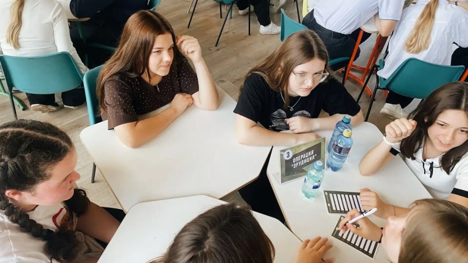 Александр Волошин: В Мариуполе состоялась третья игра в рамках интеллектуально-патриотического проекта «Код Отечества» Александр Волошин: В Мариуполе состоялась третья игра в рамках интеллектуально-патриотического проекта «Код Отечества»