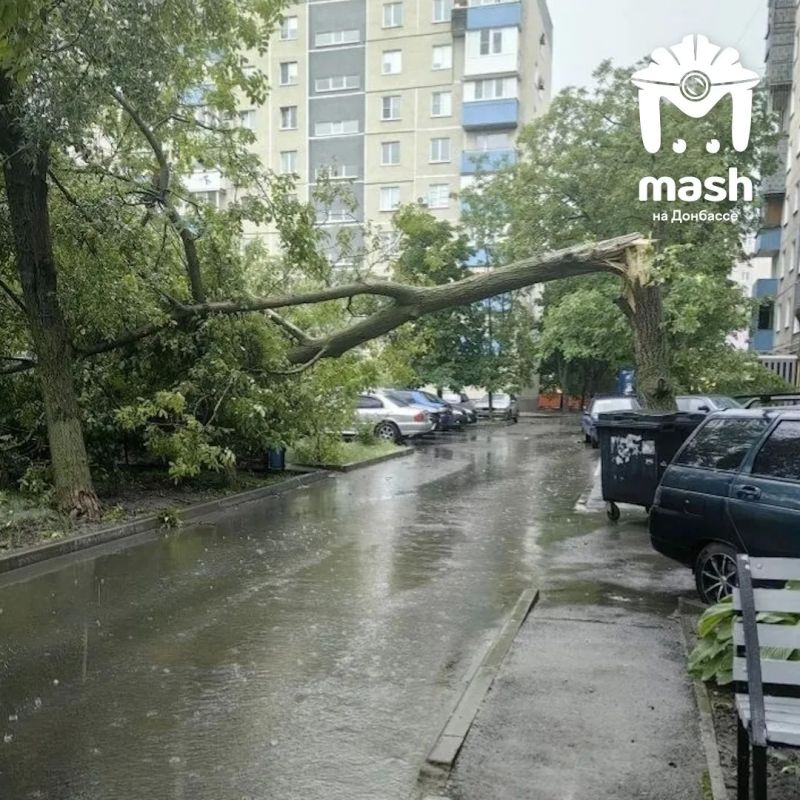 На улицах Мариуполя беспорядок как в хате того самого кента на утро после удачной тусовки На улицах Мариуполя беспорядок как в хате того самого кента на утро после удачной тусовки