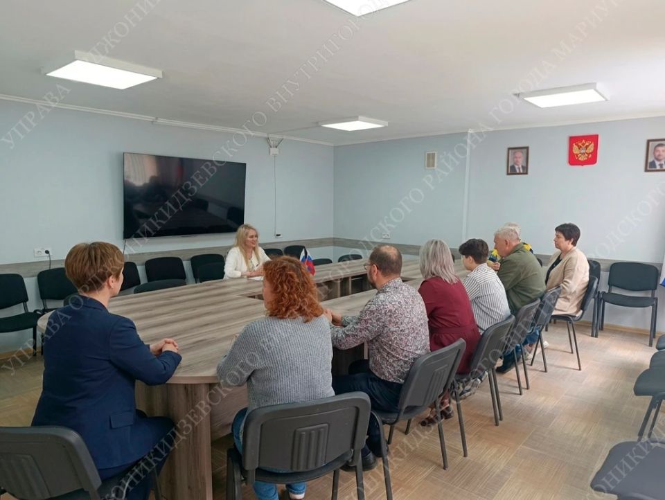 Первый трудовой опыт . Заместитель руководителя Управы Юлия Смирнова провела встречу с жителями Орджоникидзевского района
