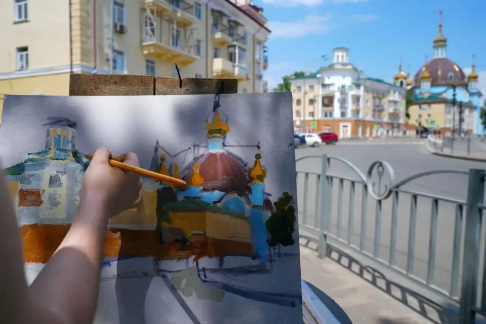 «Сохранить образ нашей святой Родины»: В Донбассе работает военный художник Василий Куракса «Сохранить образ нашей святой Родины»: В Донбассе работает военный художник Василий Куракса