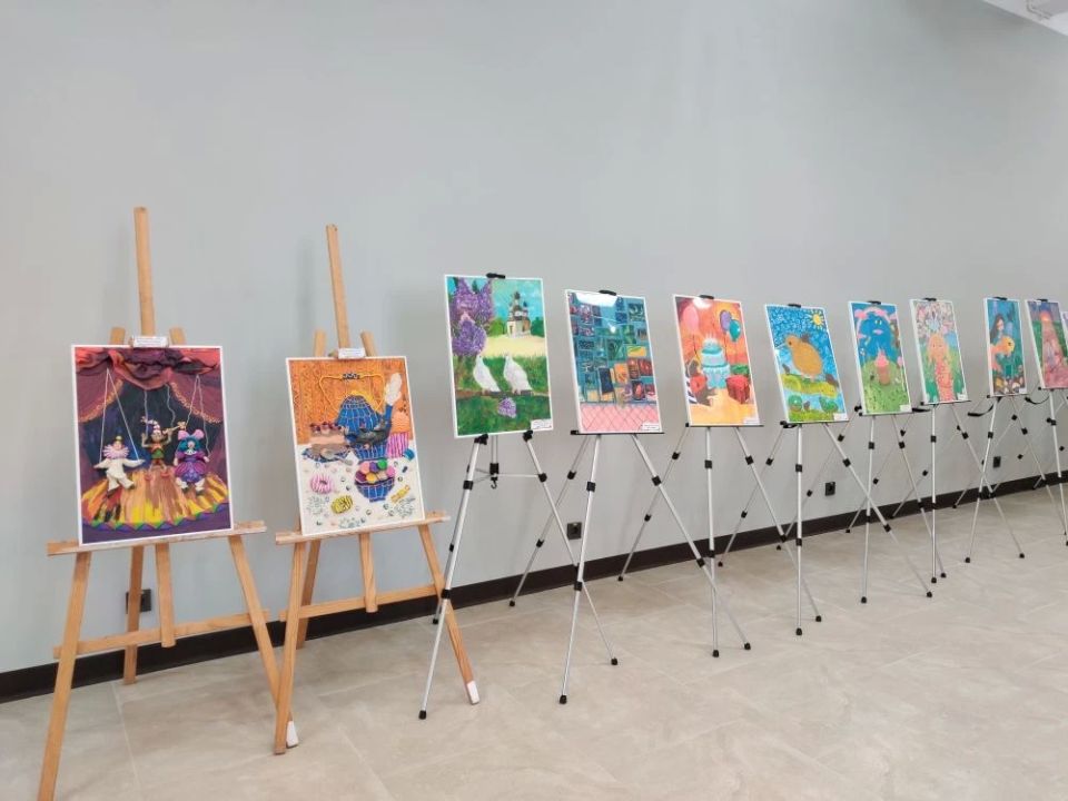 В Мариуполе проходит художественная выставка «Детство – планета любви» В Мариуполе проходит художественная выставка «Детство – планета любви»