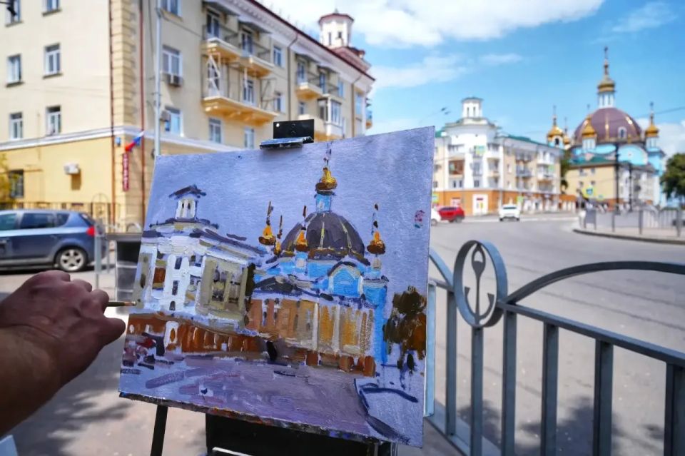 «Сохранить образ нашей святой Родины»: в Донбассе работает военный художник Василий Куракса «Сохранить образ нашей святой Родины»: в Донбассе работает военный художник Василий Куракса