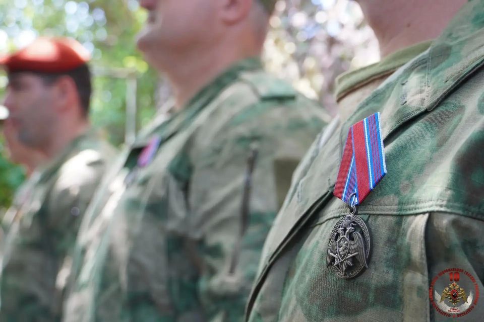 В группировке войск национальной гвардии на территории Донецкой Народной Республики состоялось награждение росгвардейцев, отличившихся при выполнении служебно-боевых задач в ходе специальной военной операции В группировке войск национальной гвардии на территории Донецкой Народной Республики состоялось награждение росгвардейцев, отличившихся при выполнении служебно-боевых задач в ходе специальной военной операции