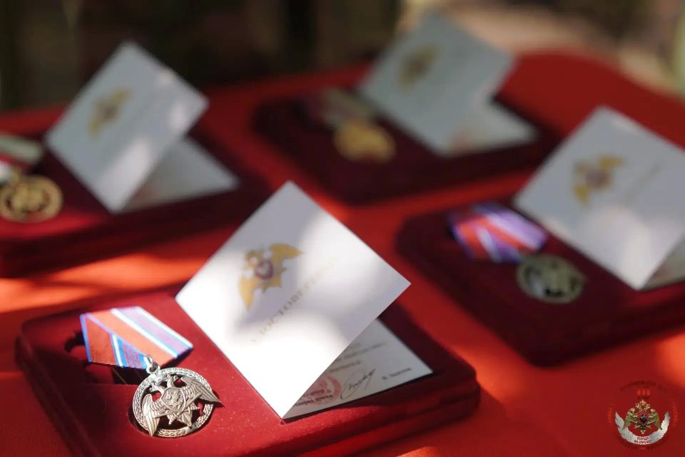 В группировке войск национальной гвардии на территории Донецкой Народной Республики состоялось награждение росгвардейцев, отличившихся при выполнении служебно-боевых задач в ходе специальной военной операции В группировке войск национальной гвардии на территории Донецкой Народной Республики состоялось награждение росгвардейцев, отличившихся при выполнении служебно-боевых задач в ходе специальной военной операции