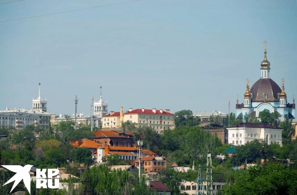 Вид на центральную часть Мариуполя и центральные проходные «Азовстали» Вид на центральную часть Мариуполя и центральные проходные «Азовстали»