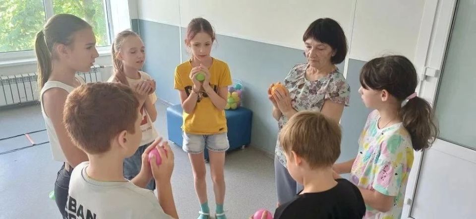 Занятие «Дружба и мир» в лагере «Лазурный берег» Занятие «Дружба и мир» в лагере «Лазурный берег»