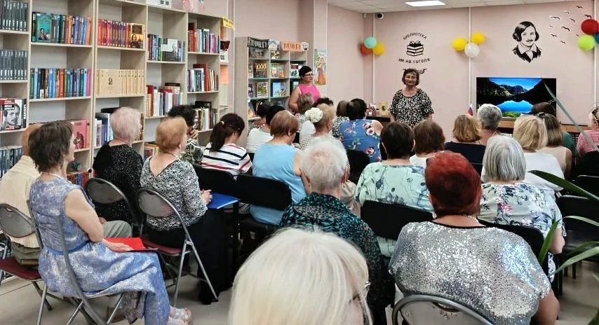 Для пожилых мариупольцев организовали литературно-музыкальное мероприятие Для пожилых мариупольцев организовали литературно-музыкальное мероприятие