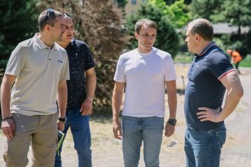 Приступили к активным работам по реконструкции детского сквера «Лукоморье»