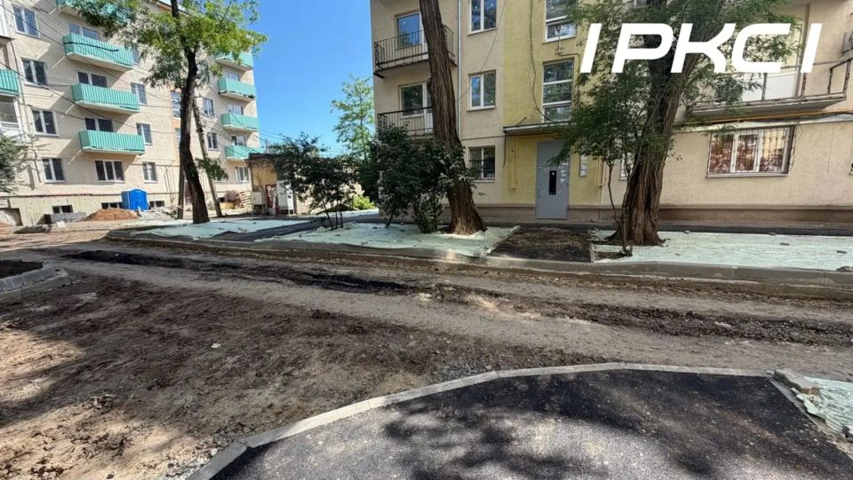 В Мариуполе продолжается реализация программы благоустройства придомовых территорий на 2024–2026 годы В Мариуполе продолжается реализация программы благоустройства придомовых территорий на 2024–2026 годы