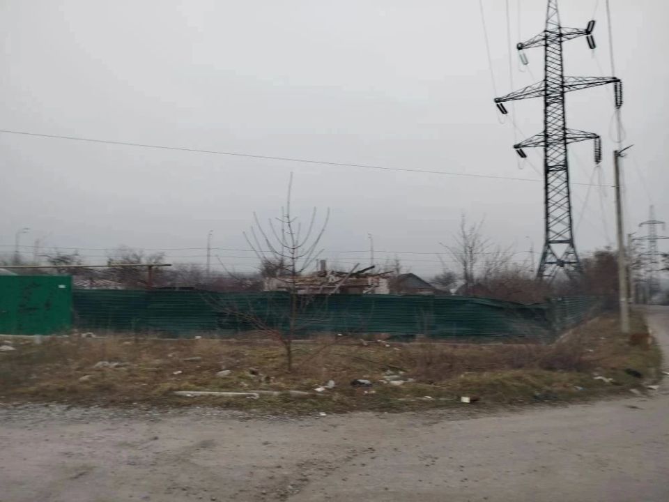 Ярко-зелёного цвета, в пять этажей, с фруктовым садом – такой видят новую школу Виктория Марчук и Алина Ткач Ярко-зелёного цвета, в пять этажей, с фруктовым садом – такой видят новую школу Виктория Марчук и Алина Ткач