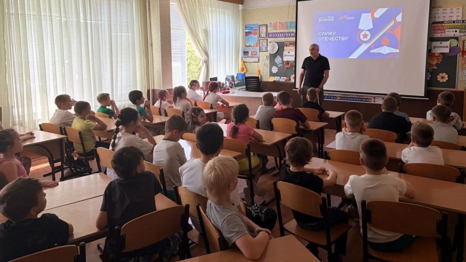 Ветеран-защитник — Роман Картамышев провел уроки мужества для школьников Донецка Ветеран-защитник — Роман Картамышев провел уроки мужества для школьников Донецка