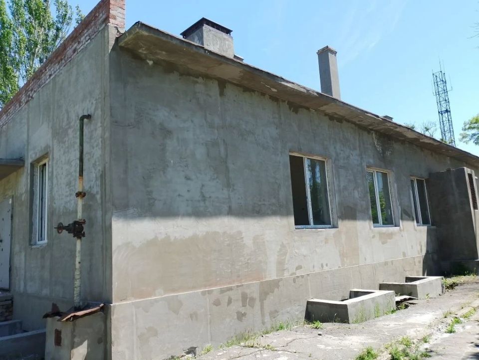 Ведется восстановление Городской больницы № 9 на улице Гагарина в г. Мариуполе Ведется восстановление Городской больницы № 9 на улице Гагарина в г. Мариуполе