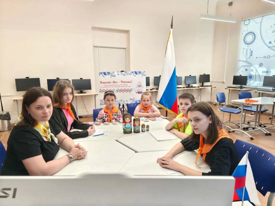 Воспитанники лагеря «Подсолнух» из Санкт-Петербурга и учащиеся мариупольской школы №46 провели телемост Воспитанники лагеря «Подсолнух» из Санкт-Петербурга и учащиеся мариупольской школы №46 провели телемост
