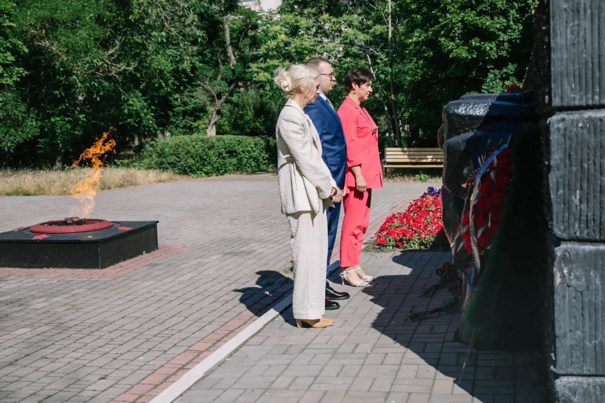 В День памяти и скорби возложили цветы к мемориалу жертвам фашизма В День памяти и скорби возложили цветы к мемориалу жертвам фашизма