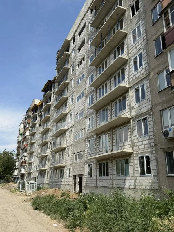 Продолжается восстановление многоквартирных домов, серьёзно пострадавших в ходе боевых действий весной 2022 года Продолжается восстановление многоквартирных домов, серьёзно пострадавших в ходе боевых действий весной 2022 года