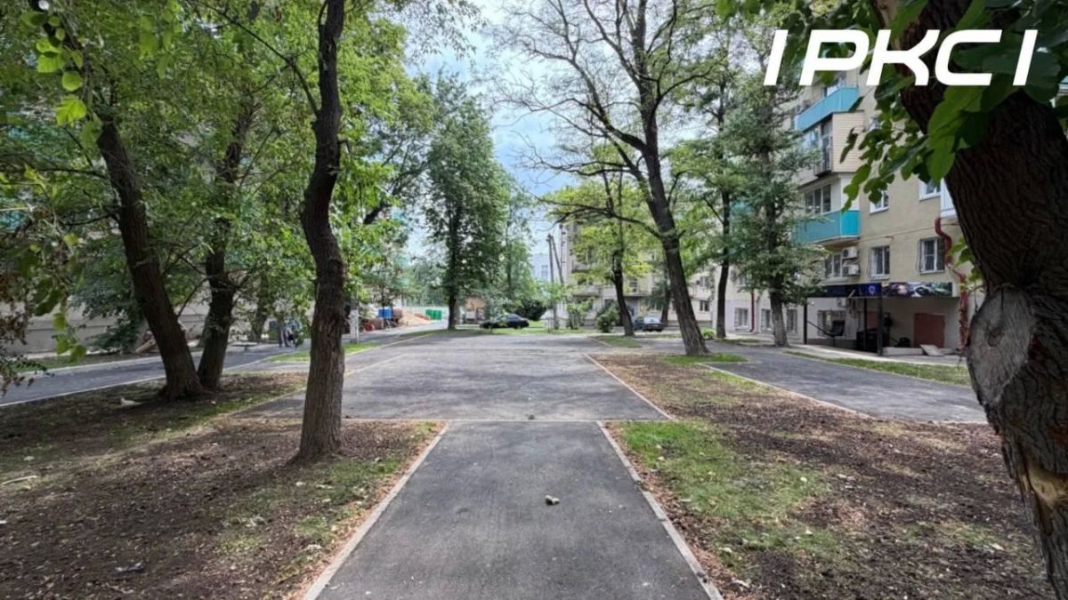 В Мариуполе продолжается благоустройство дворовых территорий В Мариуполе продолжается благоустройство дворовых территорий