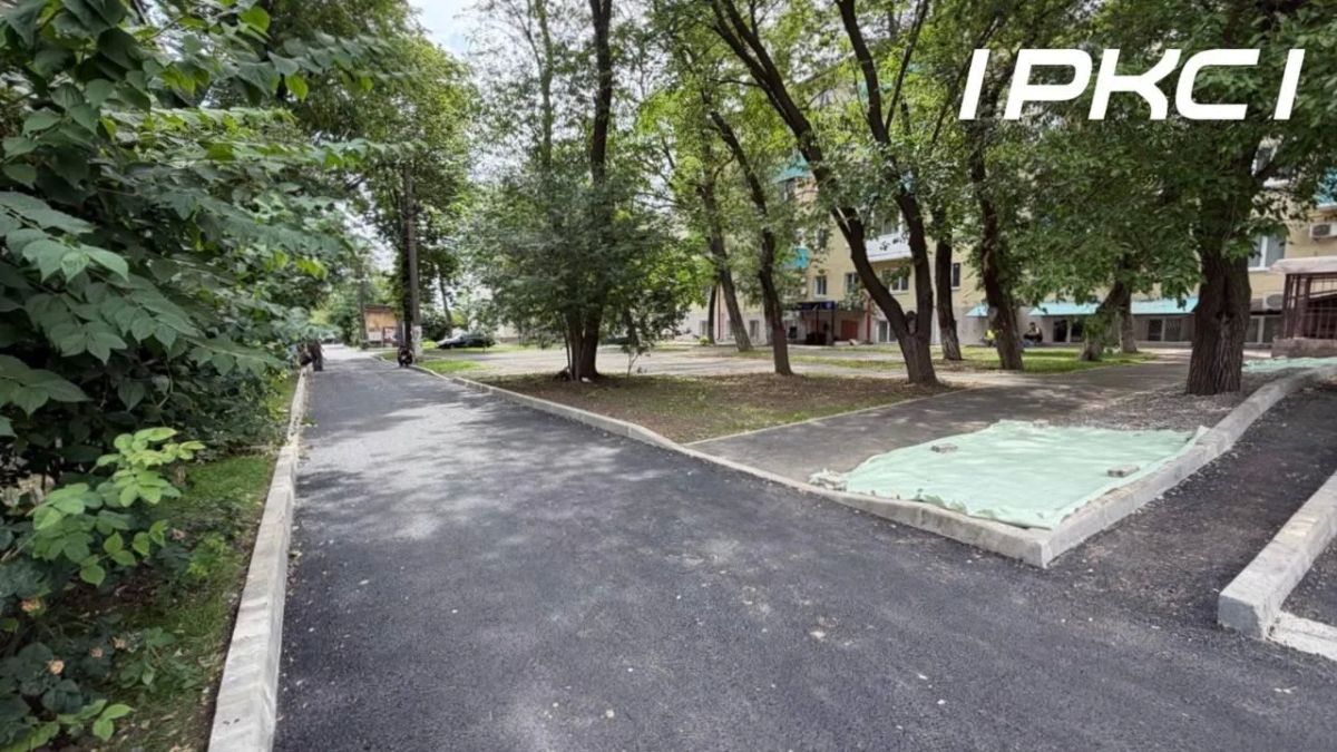 В Мариуполе продолжается благоустройство дворовых территорий В Мариуполе продолжается благоустройство дворовых территорий