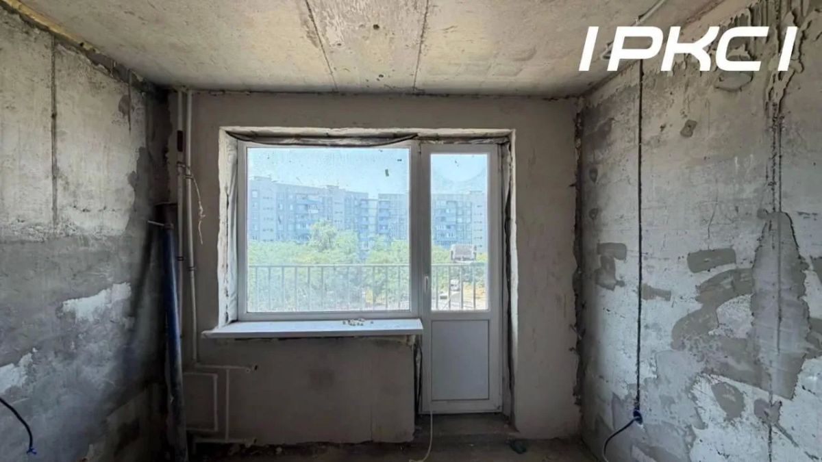 В доме на улице Киевской в Мариуполе продолжается ремонт квартир В доме на улице Киевской в Мариуполе продолжается ремонт квартир