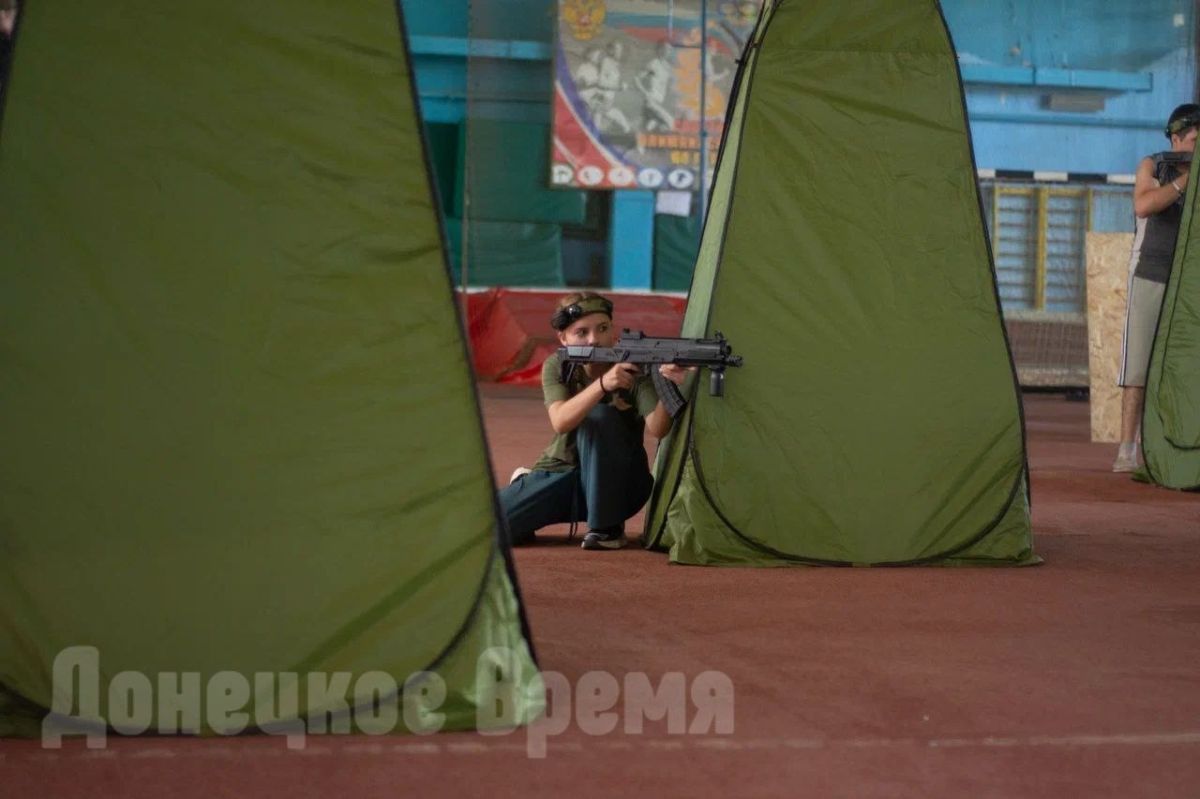 Объединили мир цифровой и реальный: в Донецке прошел пилотный турнир по фиджитал-спорту Объединили мир цифровой и реальный: в Донецке прошел пилотный турнир по фиджитал-спорту