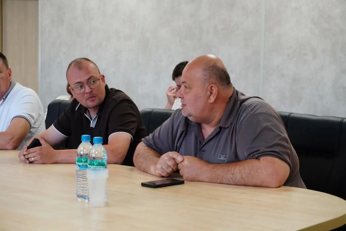 Предприниматели Мариуполя обсудили актуальные вопросы с представителями Минпромторга и ФНС Предприниматели Мариуполя обсудили актуальные вопросы с представителями Минпромторга и ФНС