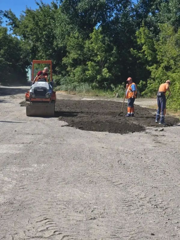 В Мариуполе продолжается плановое обновление дорожной инфраструктуры В Мариуполе продолжается плановое обновление дорожной инфраструктуры
