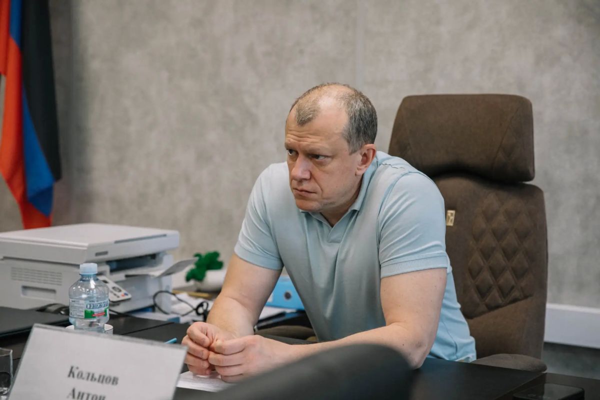 На встрече с жителями Жовтневого района рассказал о возможностях программы ремонта квартир, пострадавших во время боевых действий, на условиях софинансирования На встрече с жителями Жовтневого района рассказал о возможностях программы ремонта квартир, пострадавших во время боевых действий, на условиях софинансирования