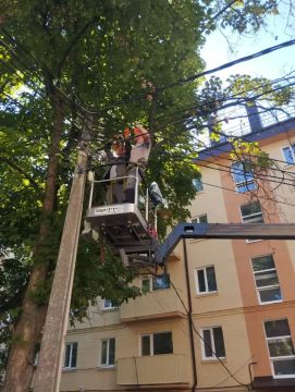 В Мариуполе продолжается модернизация сетей наружного освещения