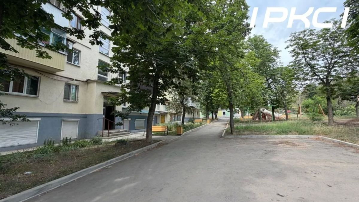 В Мариуполе завершено благоустройство дворовой территории дома в переулке Днепропетровском В Мариуполе завершено благоустройство дворовой территории дома в переулке Днепропетровском