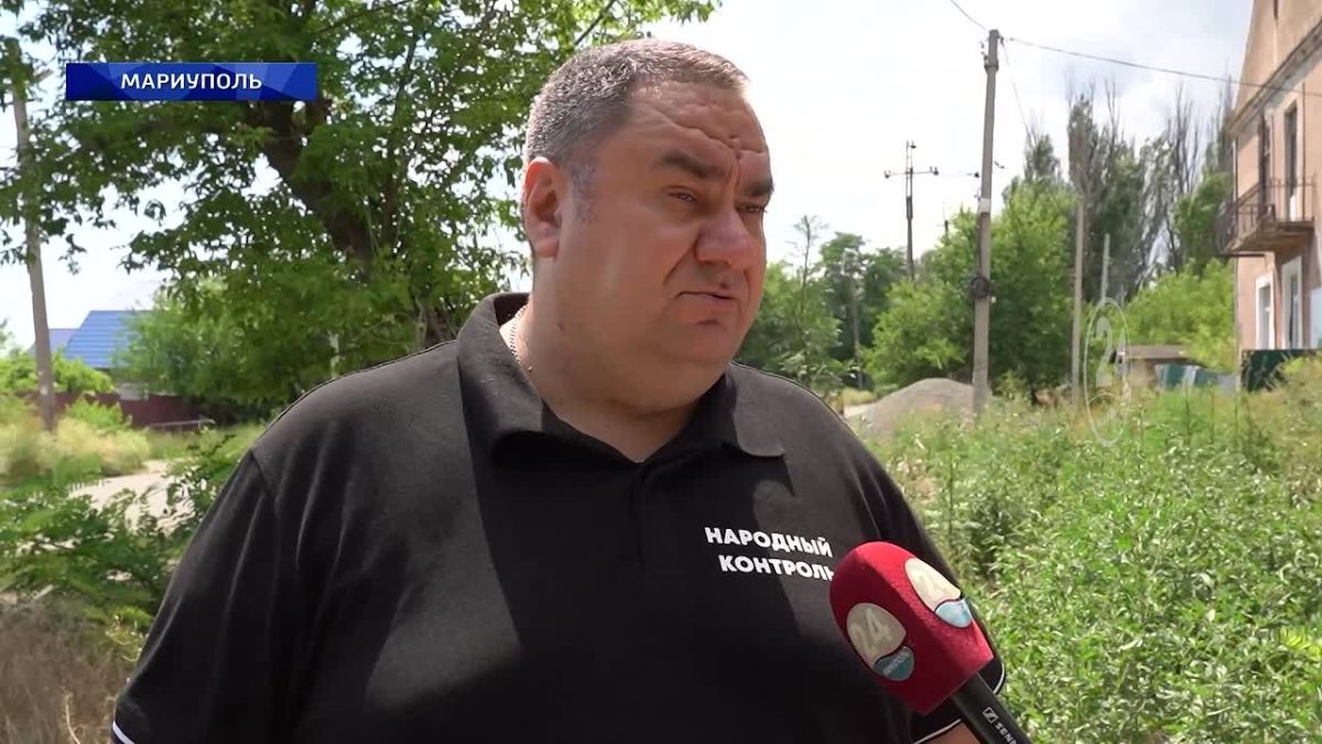 Аварийный дом на правом берегу Мариуполя