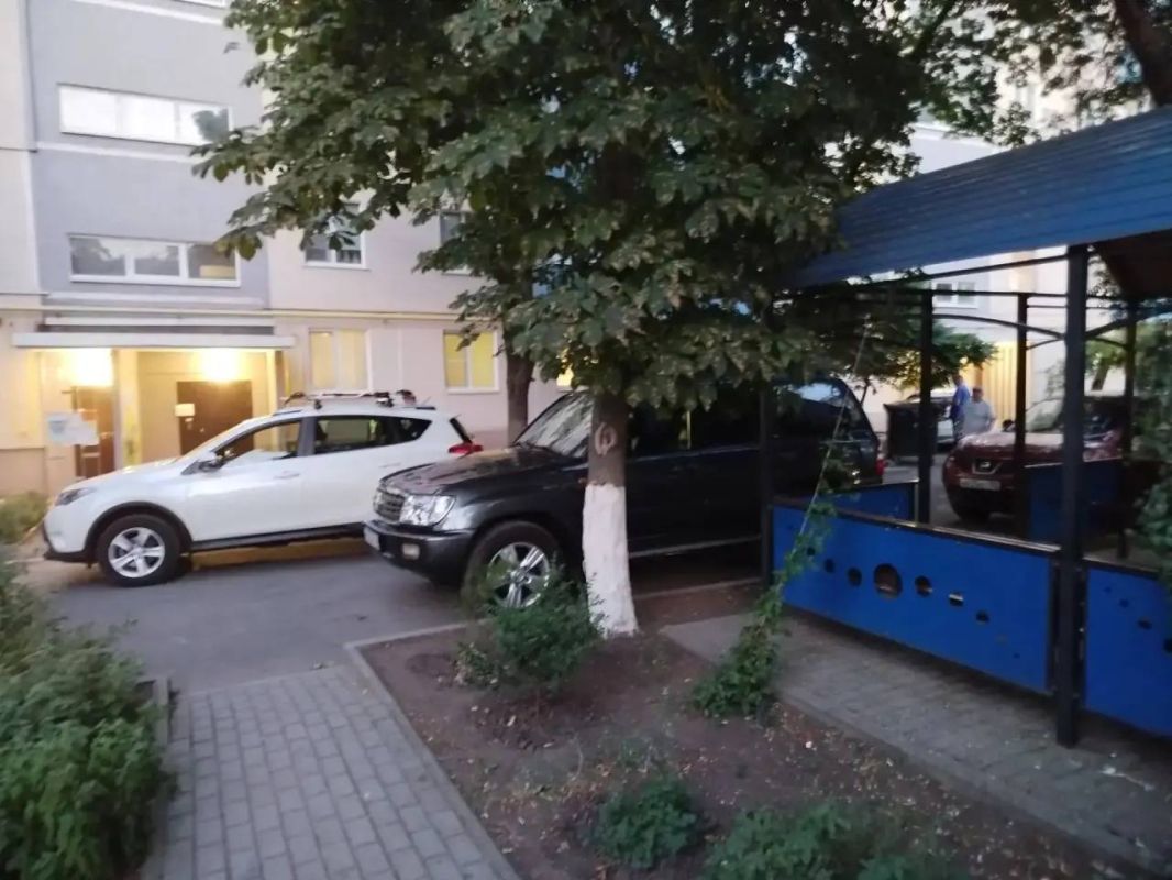 В Мариуполе сотрудники полиции устанавливают обстоятельства ДТП, в результате которого пострадал ребёнок В Мариуполе сотрудники полиции устанавливают обстоятельства ДТП, в результате которого пострадал ребёнок