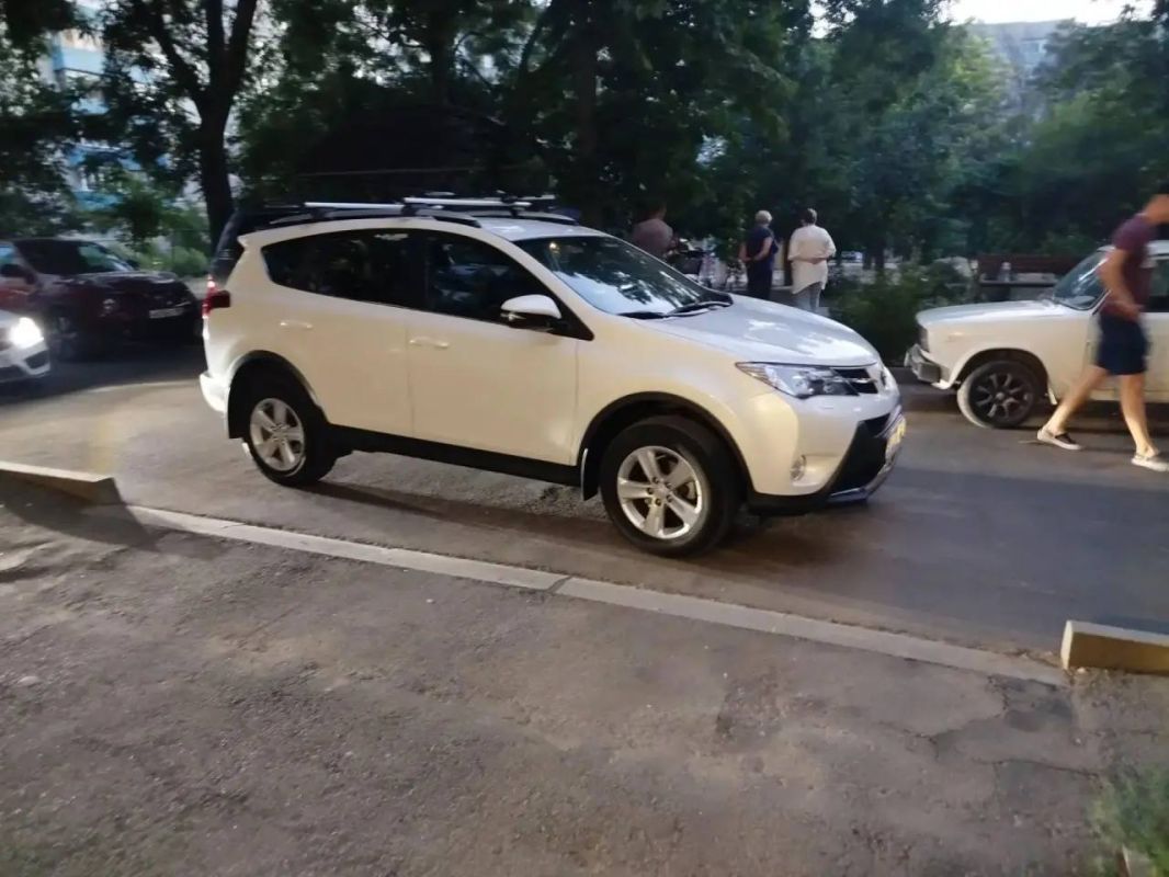 В Мариуполе сотрудники полиции устанавливают обстоятельства ДТП, в результате которого пострадал ребёнок В Мариуполе сотрудники полиции устанавливают обстоятельства ДТП, в результате которого пострадал ребёнок