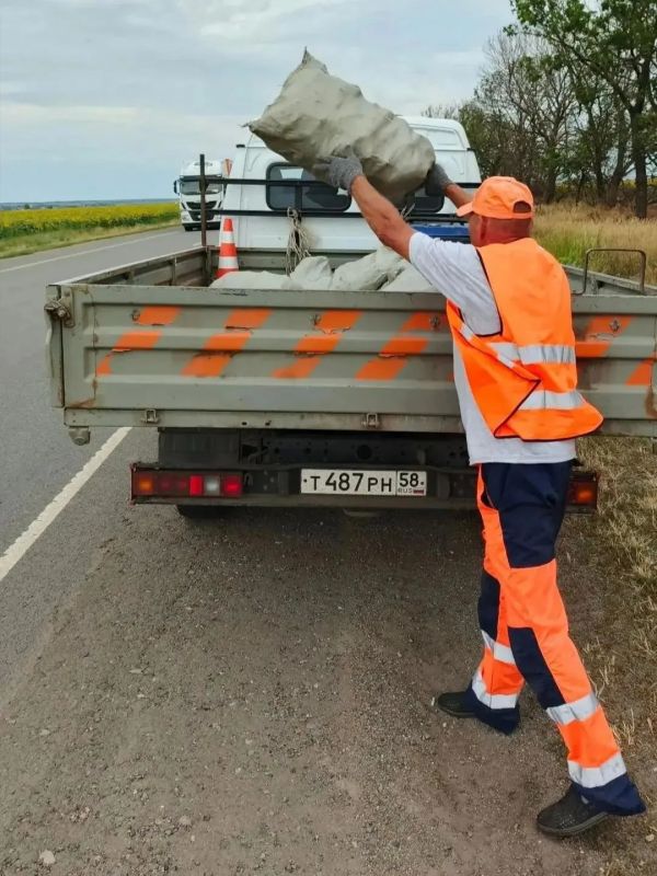 #СОДЕРЖАНИЕ_СВОД за сутки. Продолжаем мероприятия в рамках летнего содержания автомобильных дорог общего пользования Рассказываем, какие работы выполнили специалисты подрядной организации за минувшие выходные Новые дорожные... #СОДЕРЖАНИЕ_СВОД за сутки. Продолжаем мероприятия в рамках летнего содержания автомобильных дорог общего пользования Рассказываем, какие работы выполнили специалисты подрядной организации за минувшие выходные Новые дорожные...