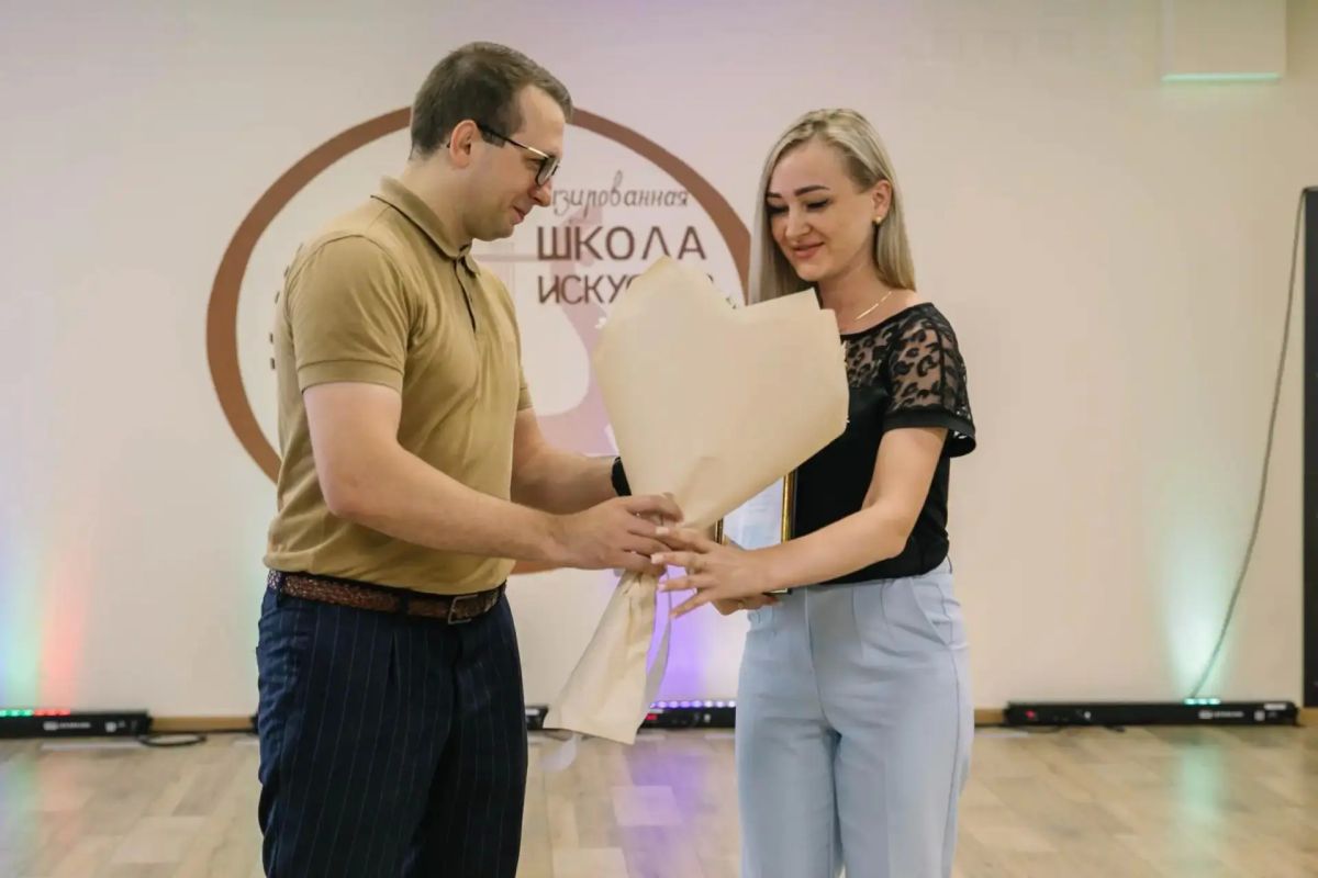 В Мариуполе чествовали лучших работников сферы торговли В Мариуполе чествовали лучших работников сферы торговли