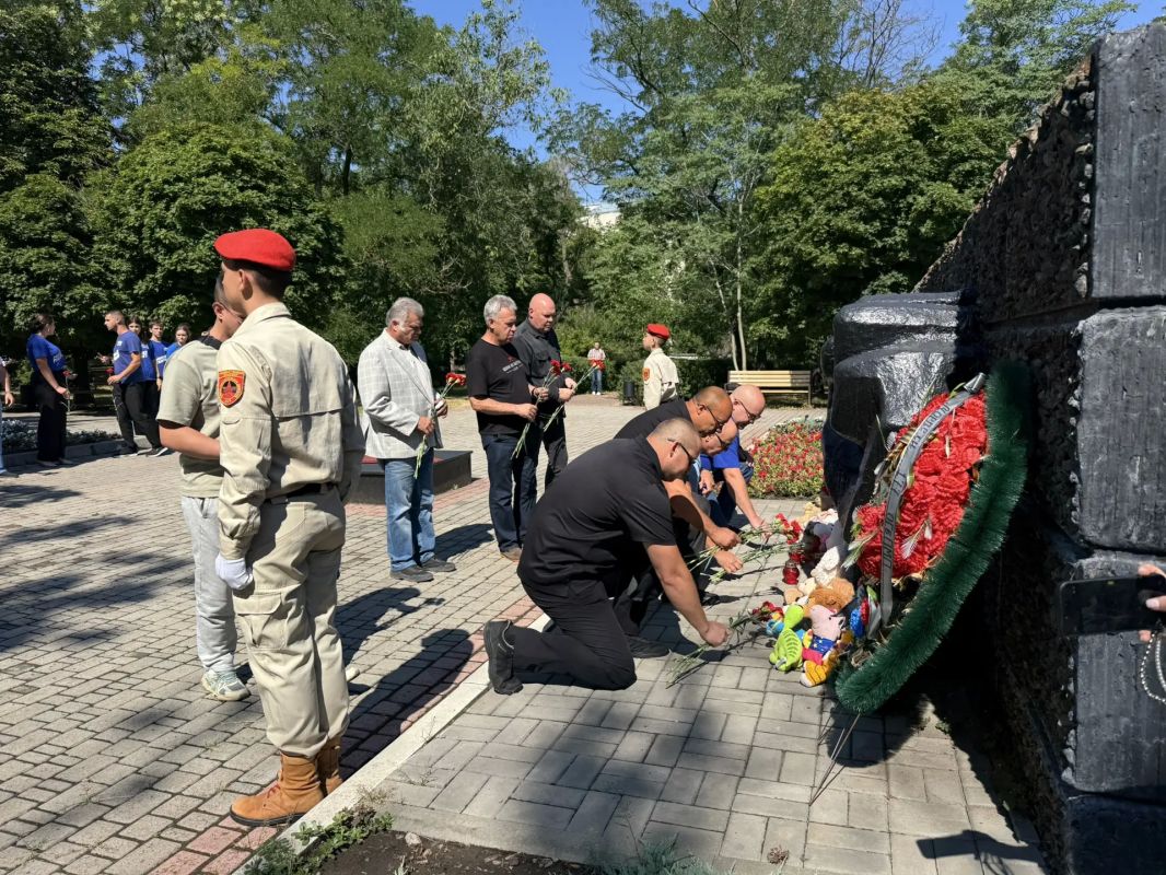 Сегодня в Донбассе день тишины и скорби Сегодня в Донбассе день тишины и скорби