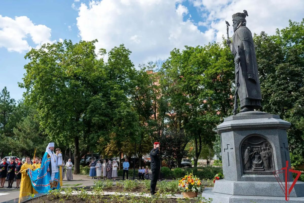 В ДНР росгвардейцы приняли участие в торжествах ко Дню Крещения Руси В ДНР росгвардейцы приняли участие в торжествах ко Дню Крещения Руси