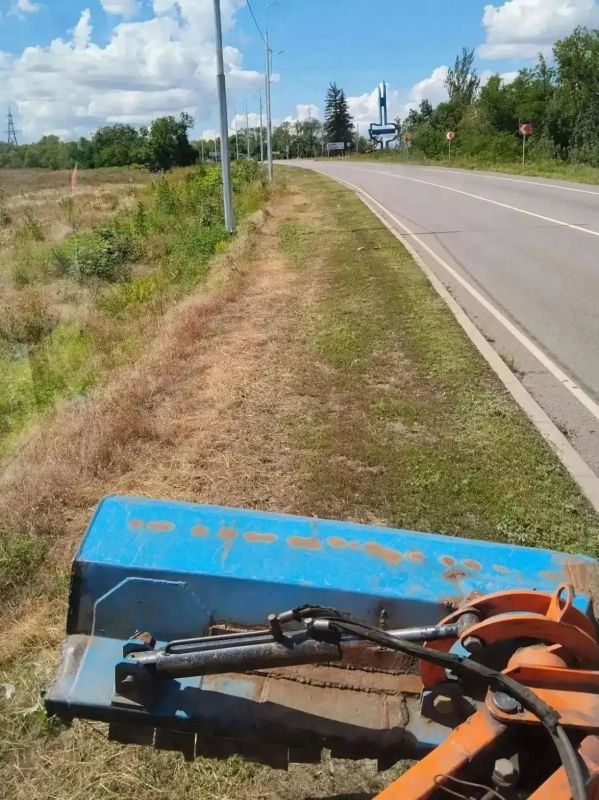 #СОДЕРЖАНИЕ_СВОД за сутки. В рамках содержания выполняем работы по обеспечению безопасного проезда на железнодорожных переездах Нанесли горизонтальную разметку на ж/д переездах, расположенных на автомобильных дорогах... #СОДЕРЖАНИЕ_СВОД за сутки. В рамках содержания выполняем работы по обеспечению безопасного проезда на железнодорожных переездах Нанесли горизонтальную разметку на ж/д переездах, расположенных на автомобильных дорогах...