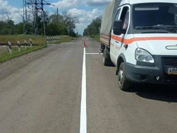 #СОДЕРЖАНИЕ_СВОД за сутки. В рамках содержания выполняем работы по обеспечению безопасного проезда на железнодорожных переездах Нанесли горизонтальную разметку на ж/д переездах, расположенных на автомобильных дорогах...