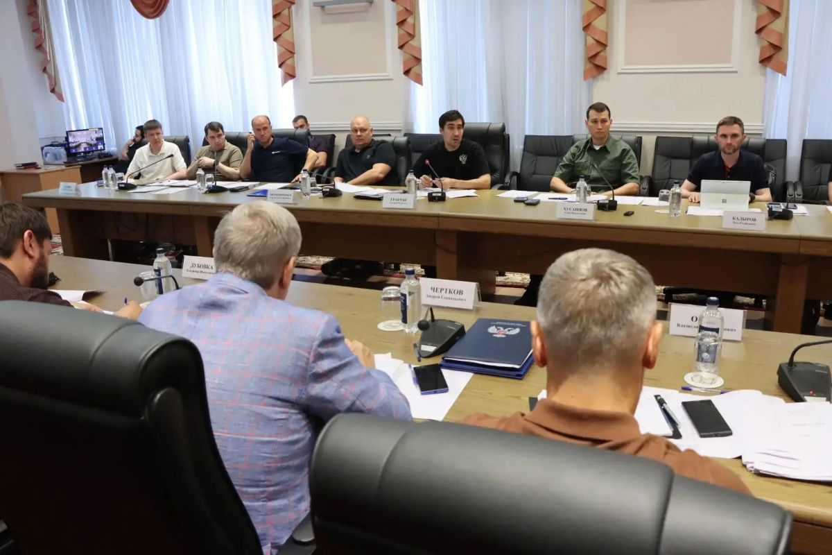 В Донецкой Народной Республике прошло рабочее совещание по вопросам развития региона и подготовке к осенне-зимнему периоду В Донецкой Народной Республике прошло рабочее совещание по вопросам развития региона и подготовке к осенне-зимнему периоду