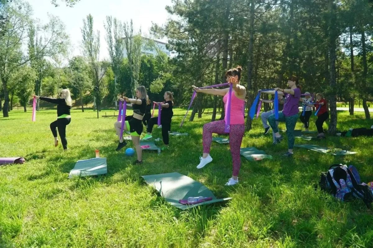 В Мариуполе развивают новые виды спорта, в том числе фитнес на сапбордах В Мариуполе развивают новые виды спорта, в том числе фитнес на сапбордах