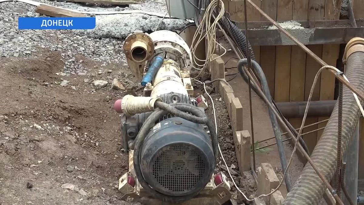Век надёжности: в Кировском районе Донецка обновляют водовод