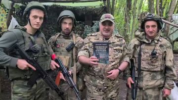 Дмитрий Стешин: Друзья в приграничье войны, обнаружили на блоке мою первую книгу "Священная военная операция: от Мариуполя до Соледара"